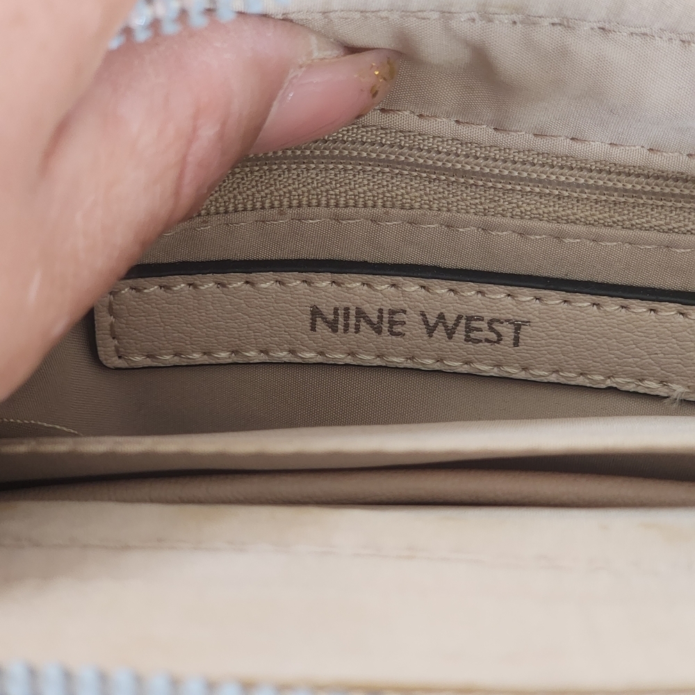 Nine West Beige and Black Handbag - Picture 6 of 8